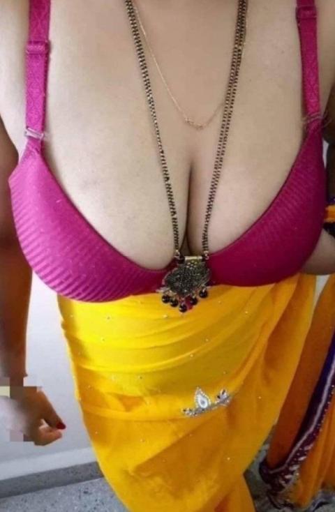 Rita BUSTY HOUSEWIFE CAM Bangalore escorts photo 1